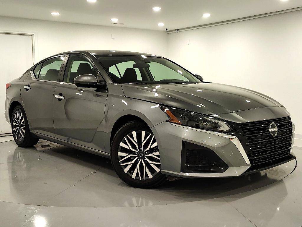 2023 Nissan Altima SV — Sedan — 42,975 mi — Mundelein, IL