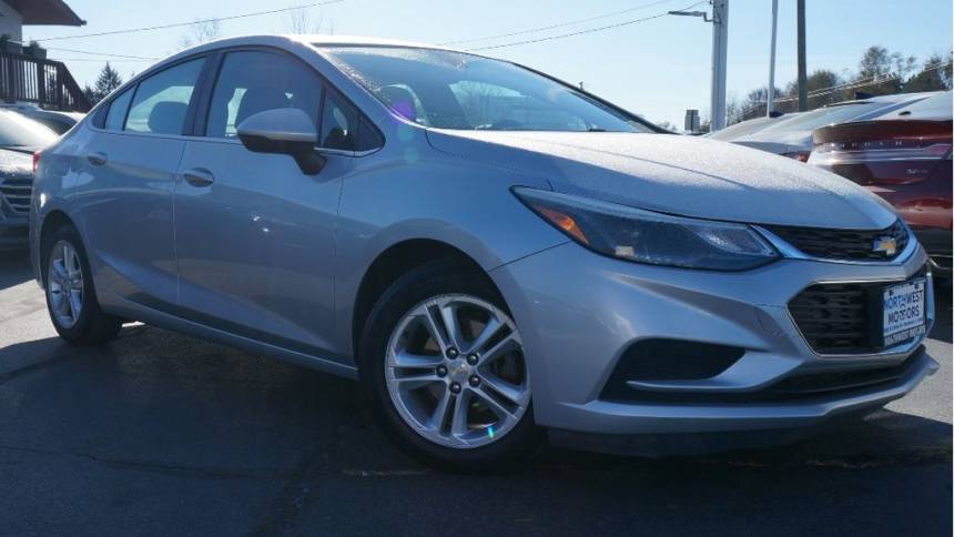 2017 Chevrolet Cruze LT — Sedan — 124,074 mi — Mundelein, IL