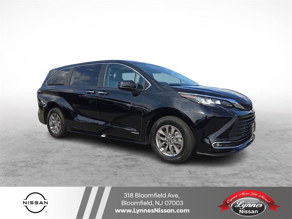 2021 Toyota Sienna XLE — Minivan — 45,625 mi — Bloomfield, NJ