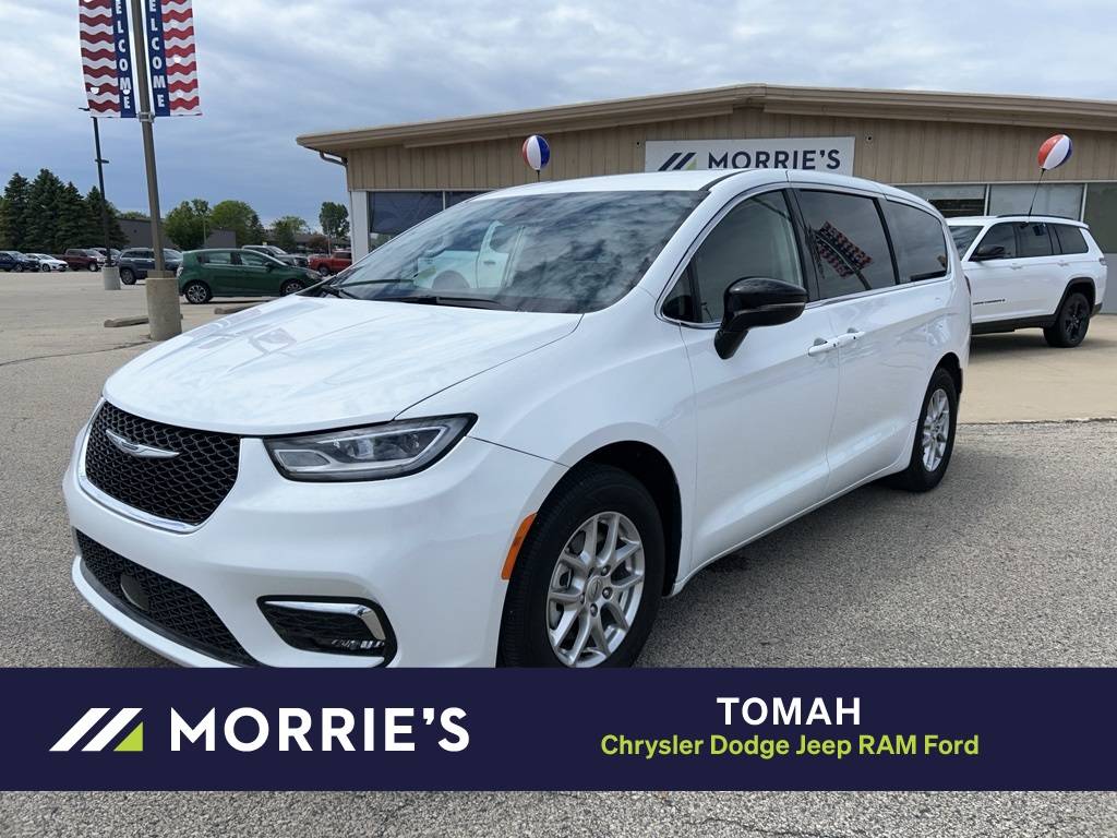2024 Chrysler Pacifica Touring L — Minivan — 33,026 mi — Tomah, WI
