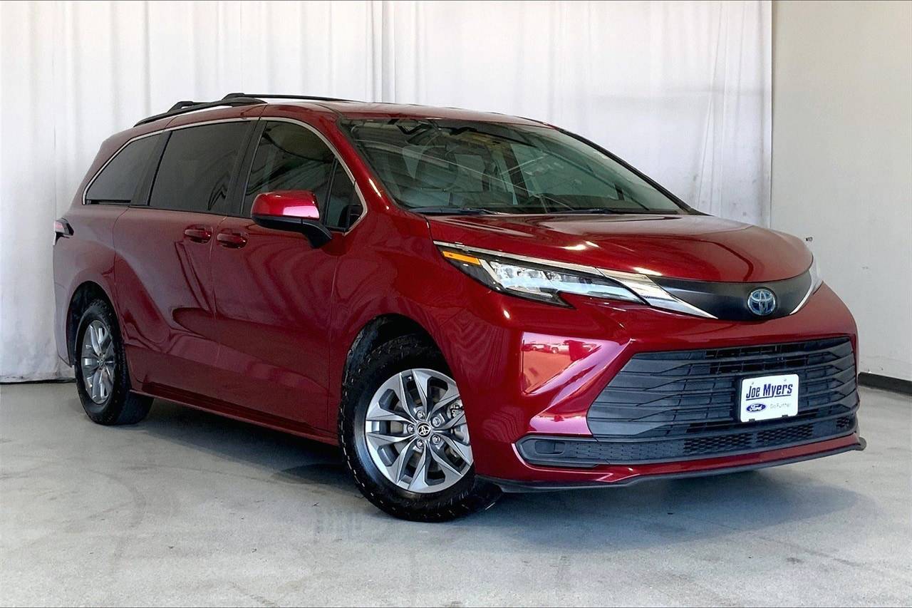 2022 Toyota Sienna LE — Minivan — 65,374 mi — Houston, TX