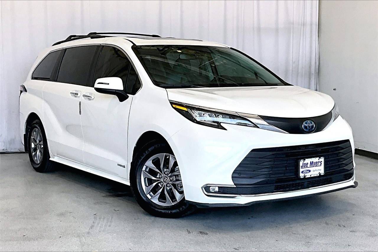 2021 Toyota Sienna XLE — Minivan — 66,331 mi — Houston, TX