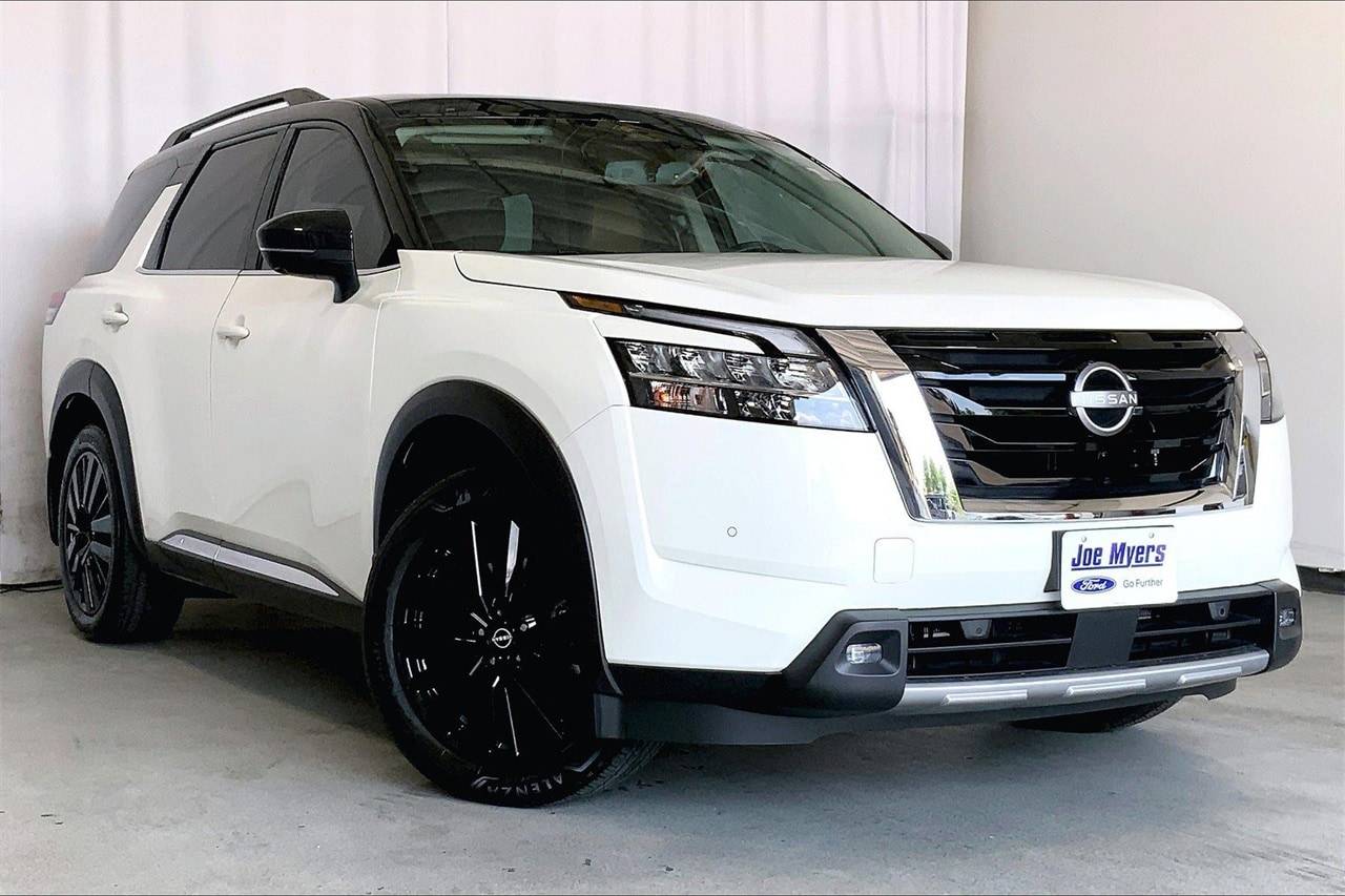 2022 Nissan Pathfinder Platinum — SUV — 22,741 mi — Houston, TX