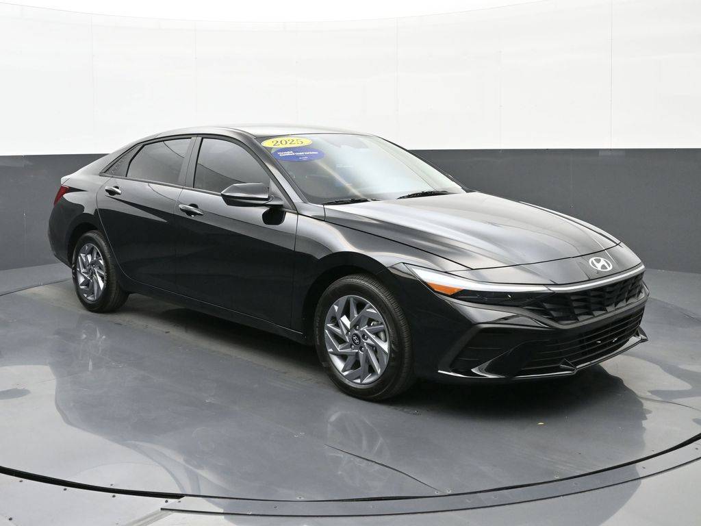 2025 Hyundai Elantra Hybrid Blue — Sedan — 3,368 mi — Cookeville, TN
