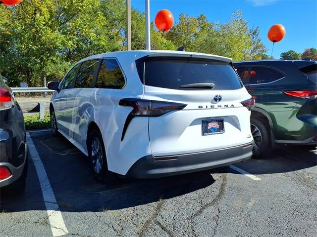 2023 Toyota Sienna LE — Minivan — 35,525 mi — Little Falls, NJ