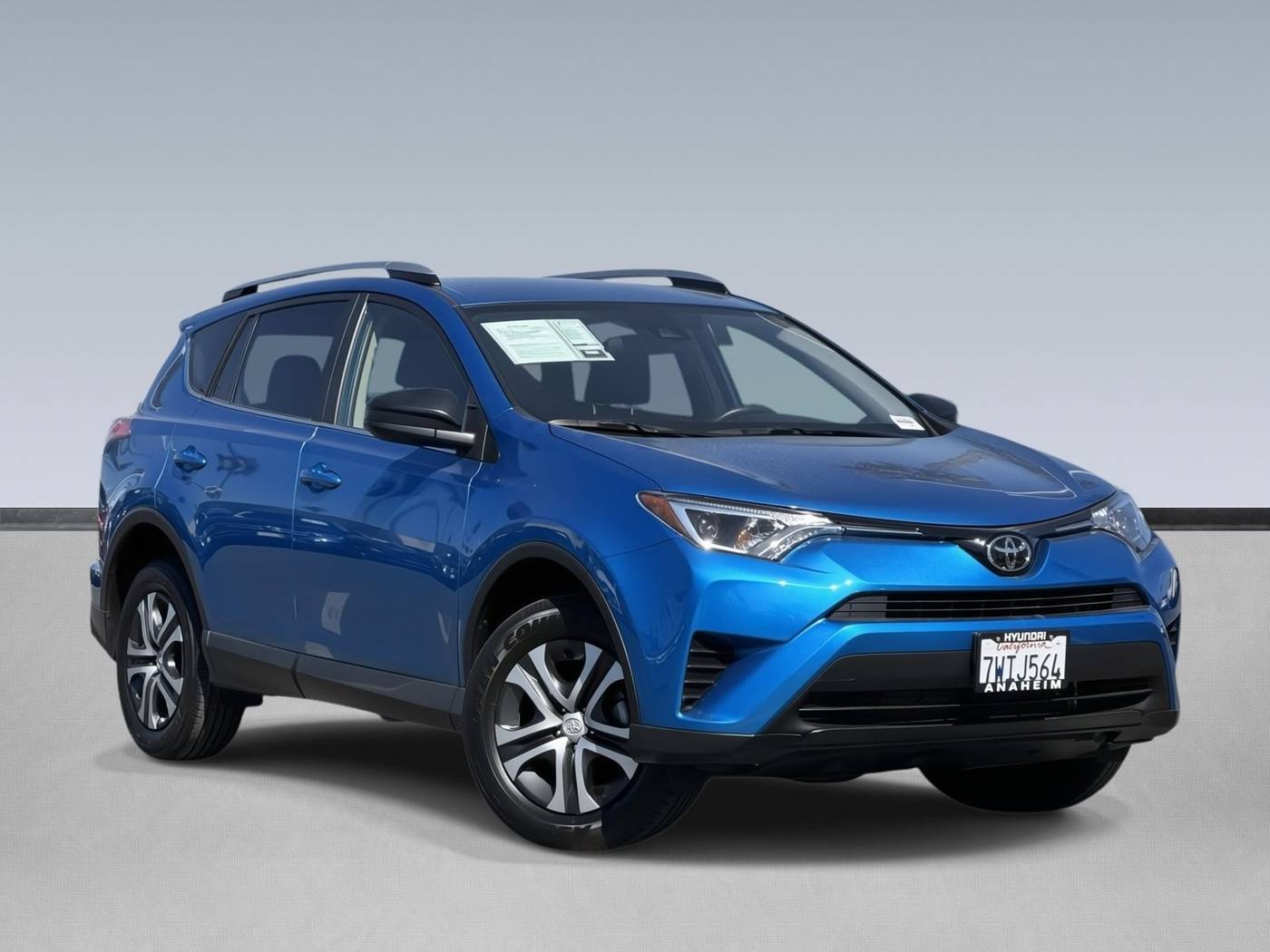 2017 Toyota RAV4 LE — SUV — 27,565 mi — Anaheim, CA