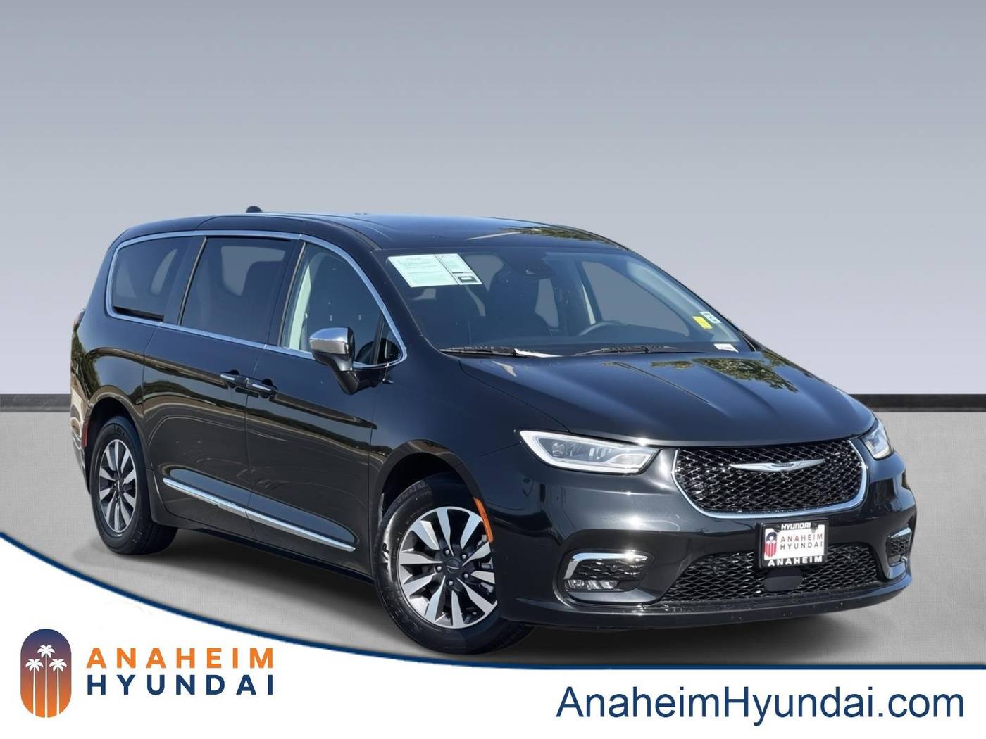 2022 Chrysler Pacifica Hybrid Limited — Minivan — 73,609 mi — Anaheim, CA