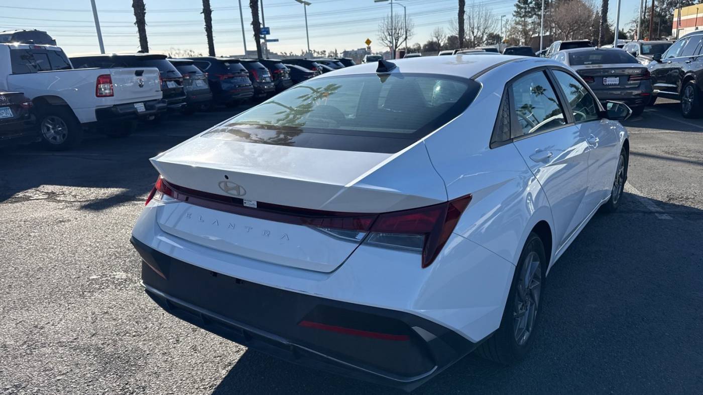 2024 Hyundai Elantra SEL — Sedan — 16,293 mi — Anaheim, CA