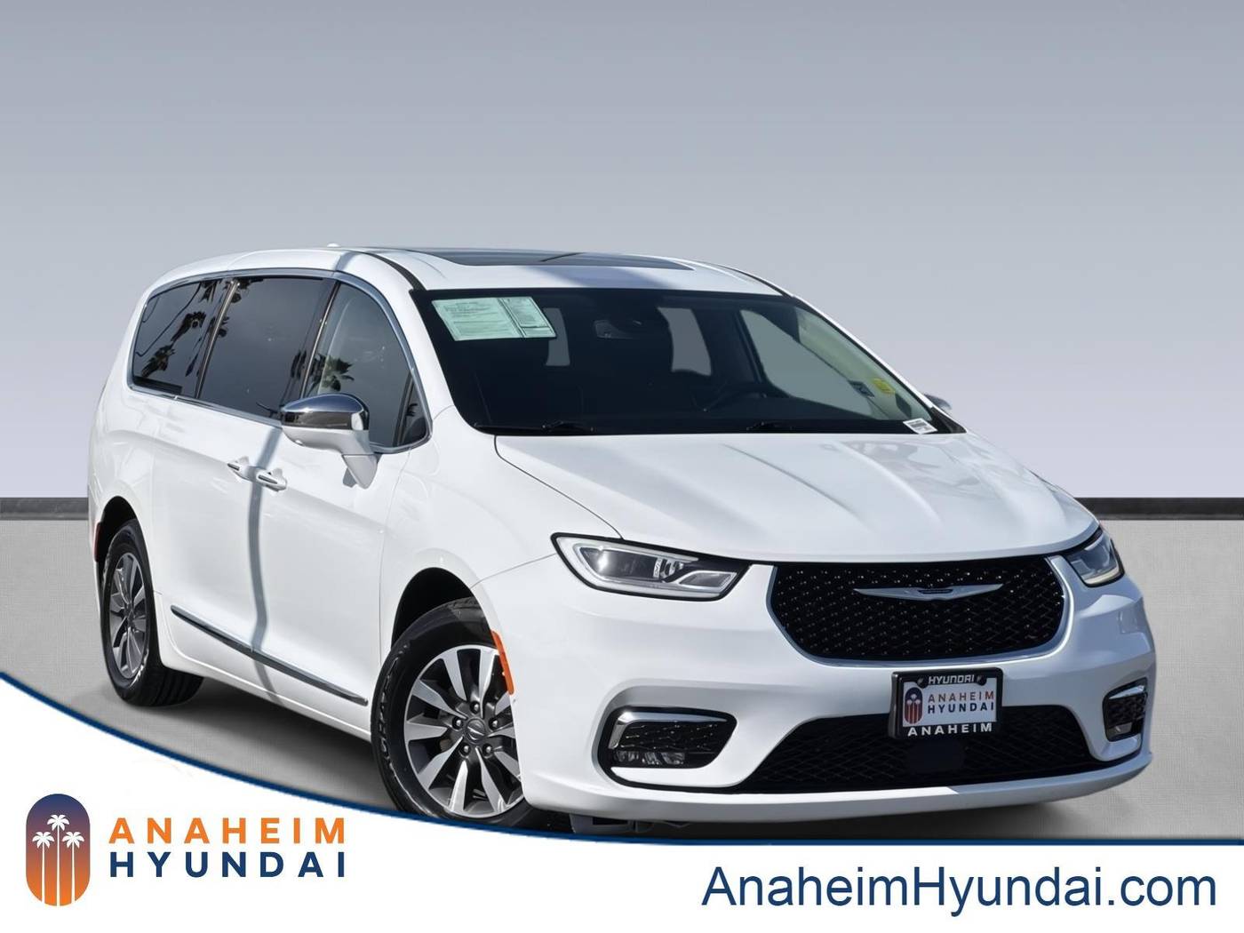 2022 Chrysler Pacifica Hybrid Limited — Minivan — 67,462 mi — Anaheim, CA