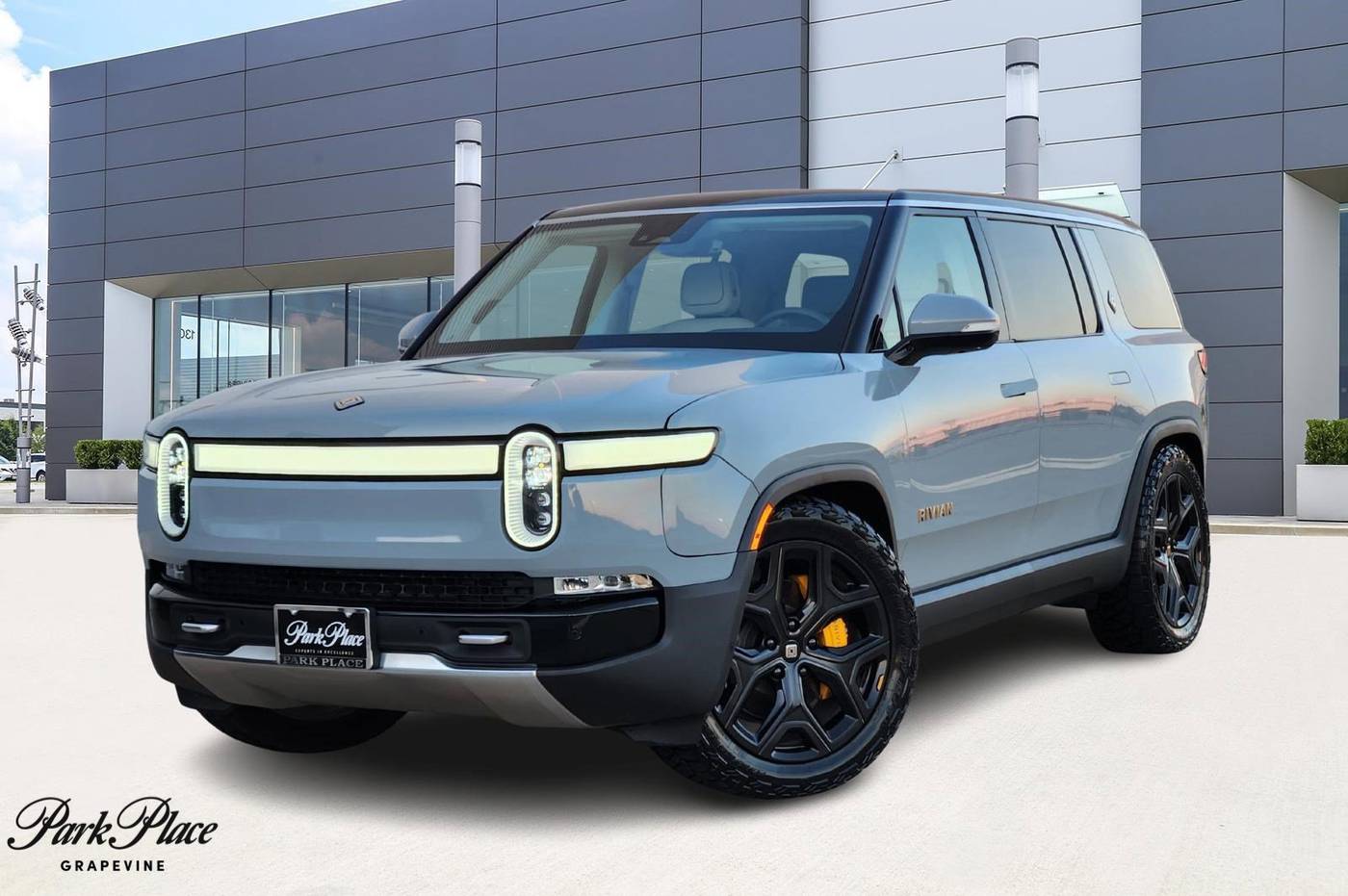2023 Rivian R1S