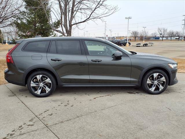 2022 Volvo V60 Cross Country T5 — Wagon — 18,325 mi — Grimes, IA