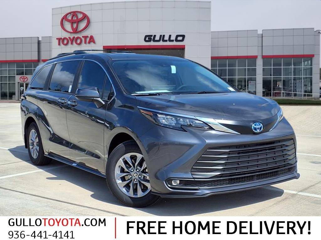 2025 Toyota Sienna XLE — Minivan — 10 mi — Conroe, TX