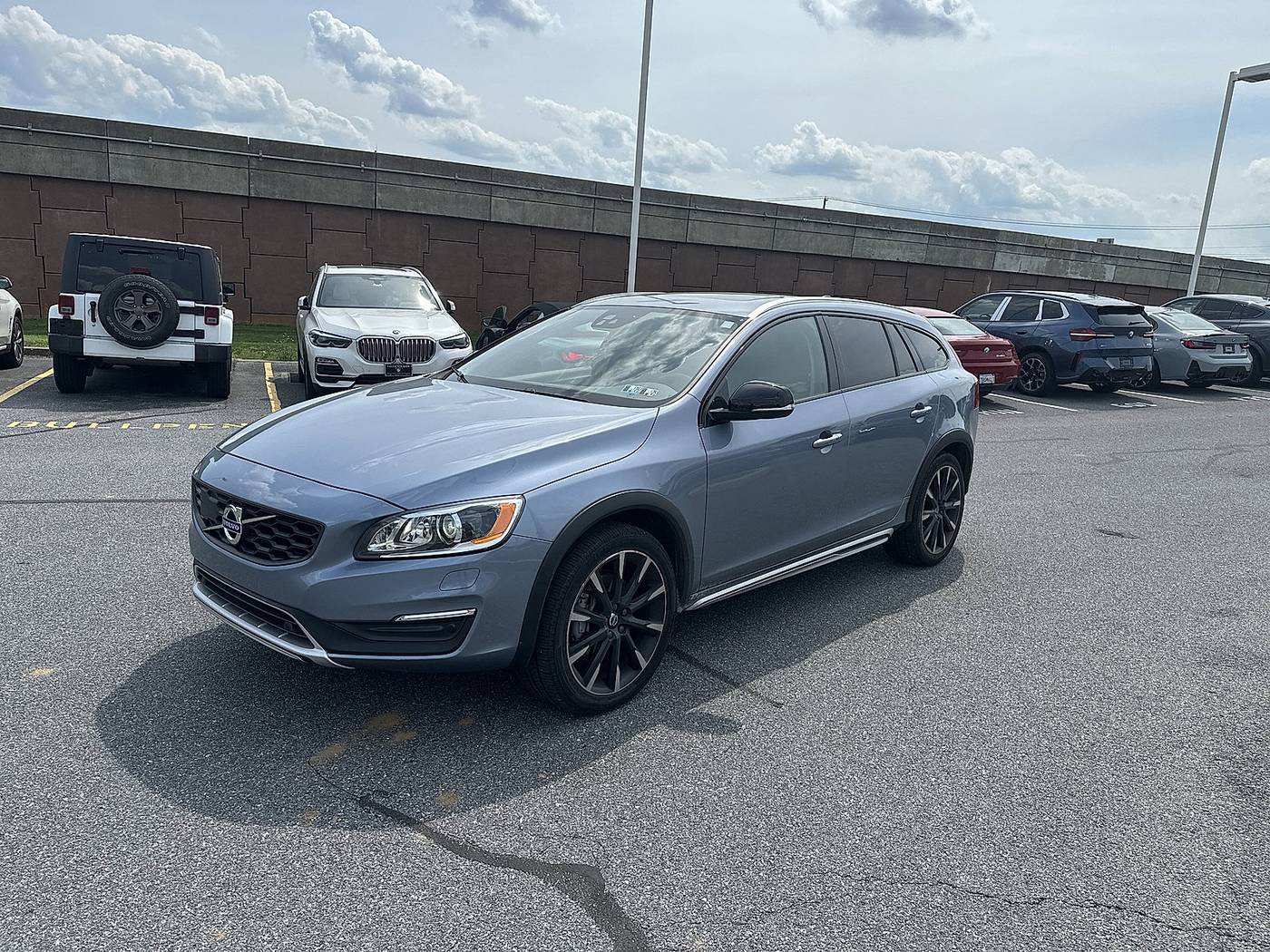 2017 Volvo V60 Cross Country Platinum — Wagon — 60,790 mi — Lancaster, PA