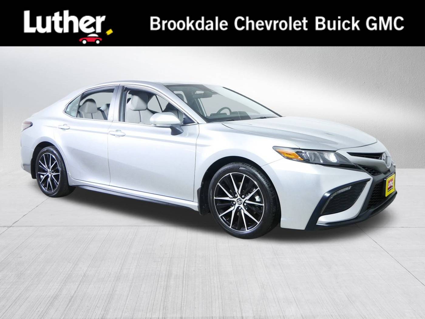 2022 Toyota Camry SE — Sedan — 23,961 mi — Brooklyn Center, MN