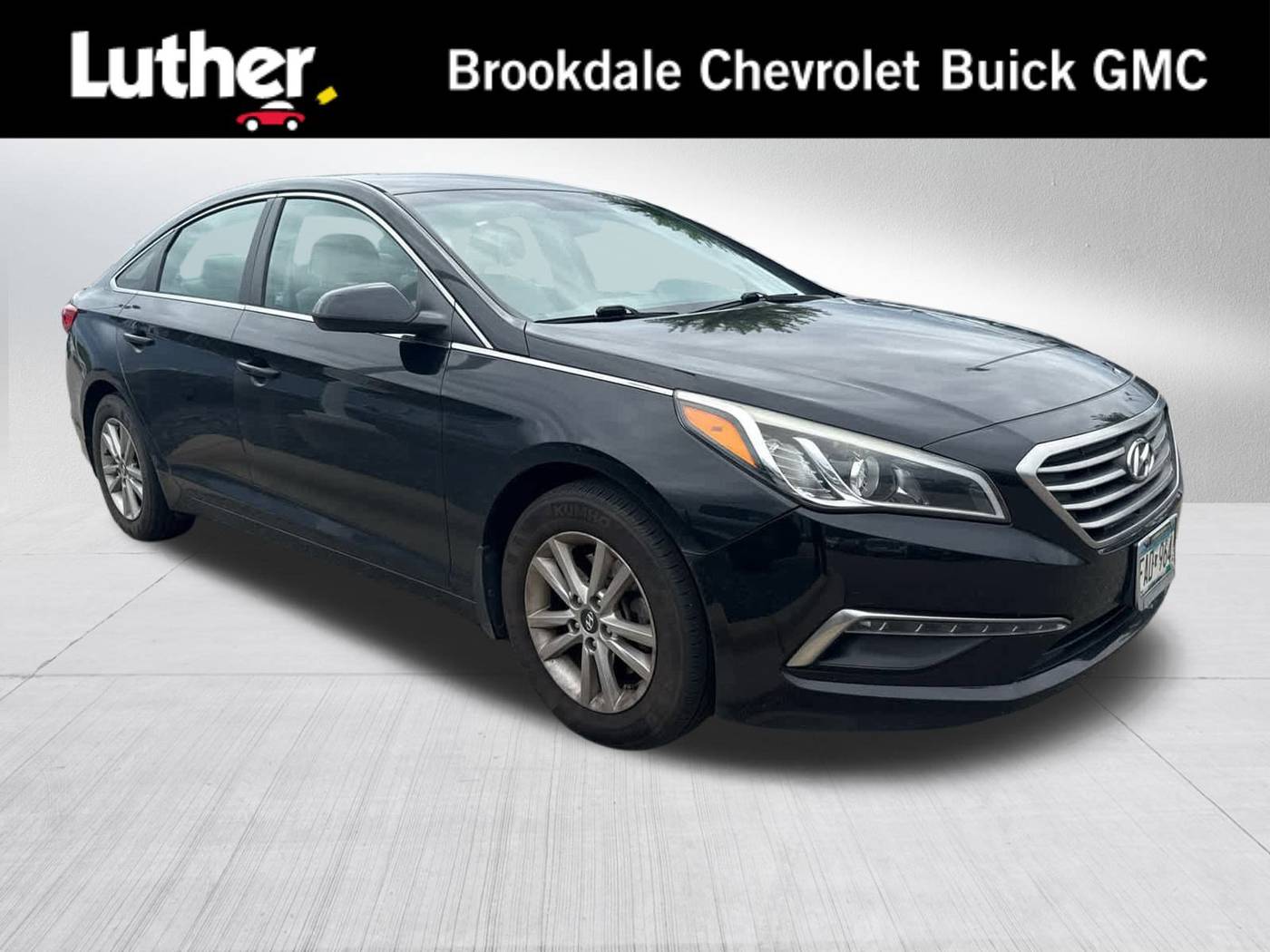 2015 Hyundai Sonata SE — Sedan — 111,590 mi — Brooklyn Center, MN