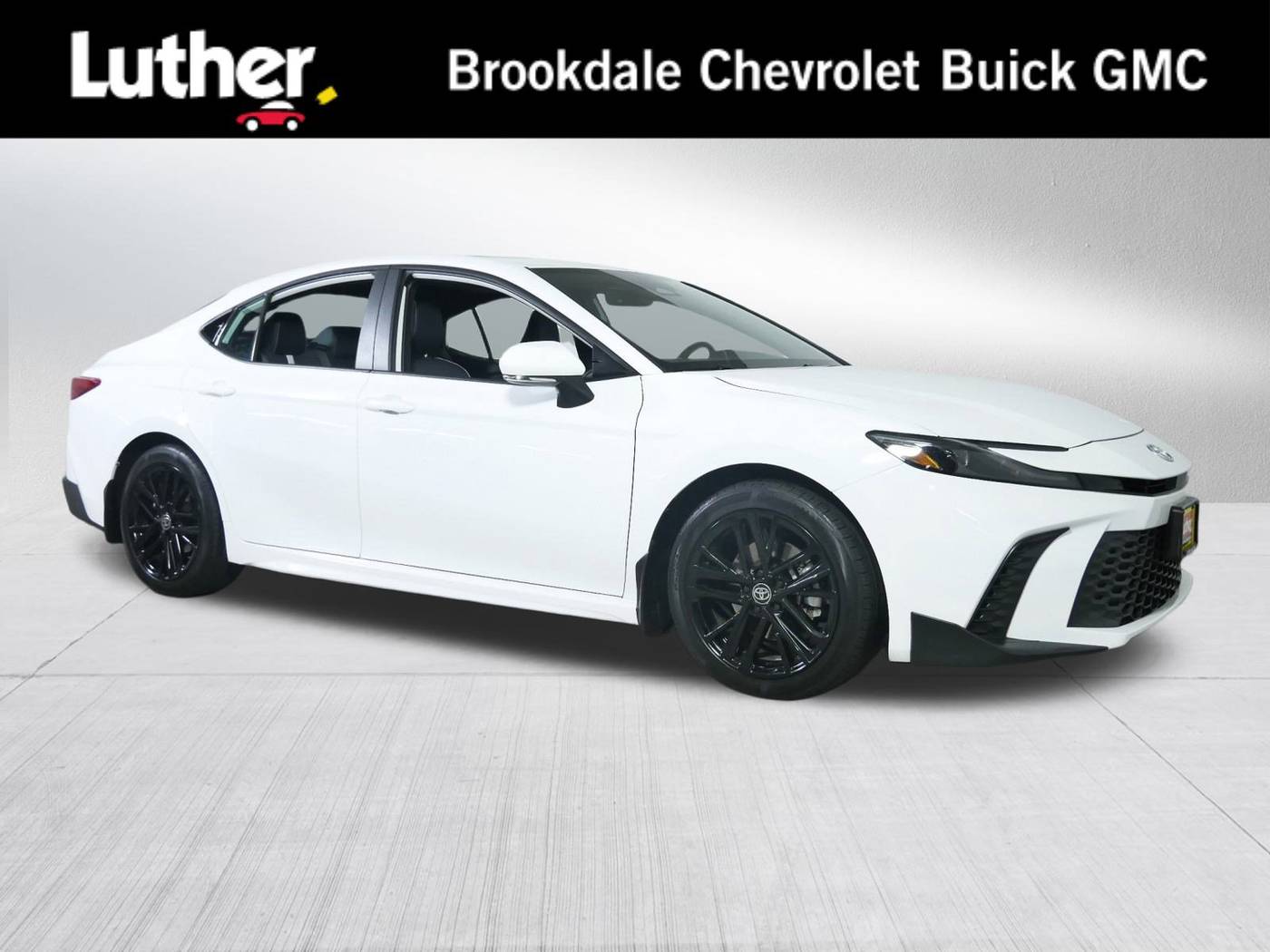 2025 Toyota Camry SE — Sedan — 7,510 mi — Brooklyn Center, MN