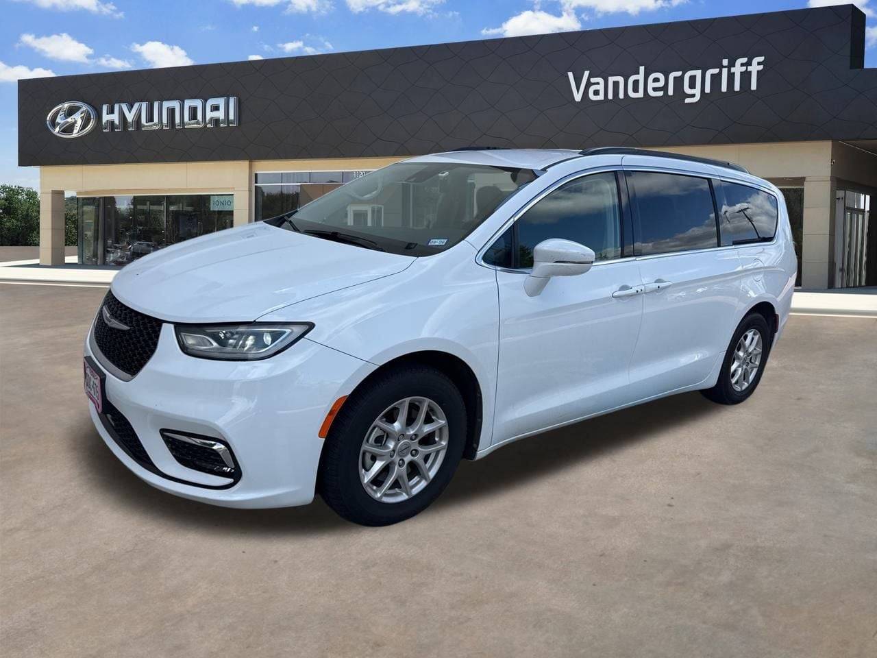 2022 Chrysler Pacifica Touring L — Minivan — 28,015 mi — Arlington, TX
