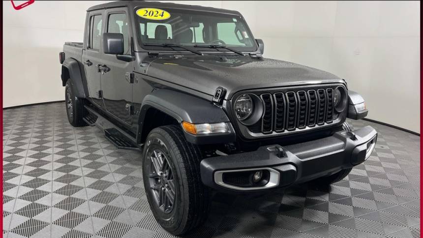2024 Jeep Gladiator Sport — Pickup Truck — 3,927 mi — Cookeville, TN