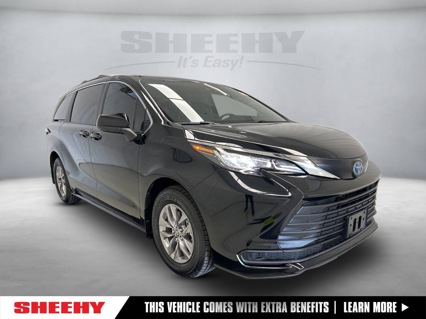 2022 Toyota Sienna LE — Minivan — 43,719 mi — Chantilly, VA