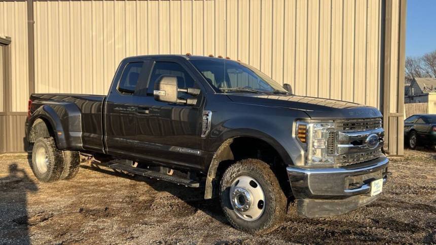 2019 Ford Super Duty F-350 XL — Pickup Truck — 189,680 mi — Junction City, KS