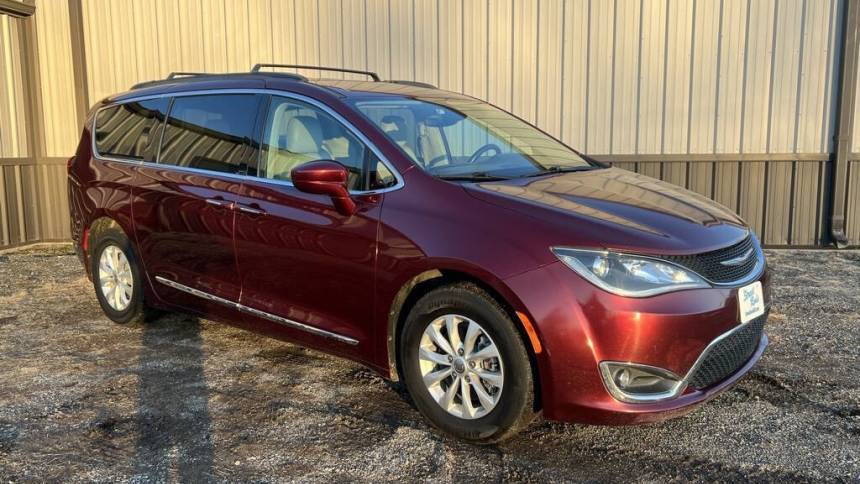 2017 Chrysler Pacifica Touring L — Minivan — 140,740 mi — Junction City, KS