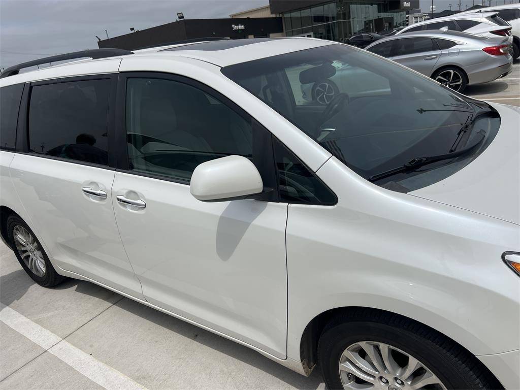 2015 Toyota Sienna L — Minivan — 102,002 mi — Edmond, OK