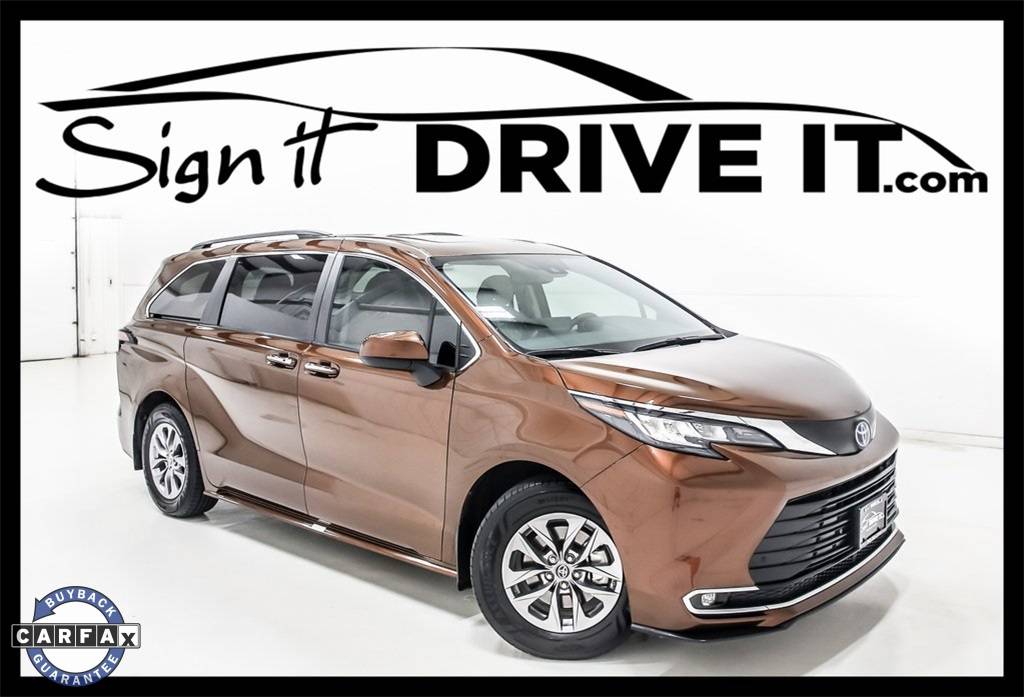 2022 Toyota Sienna XLE — Minivan — 96,396 mi — Denton, TX