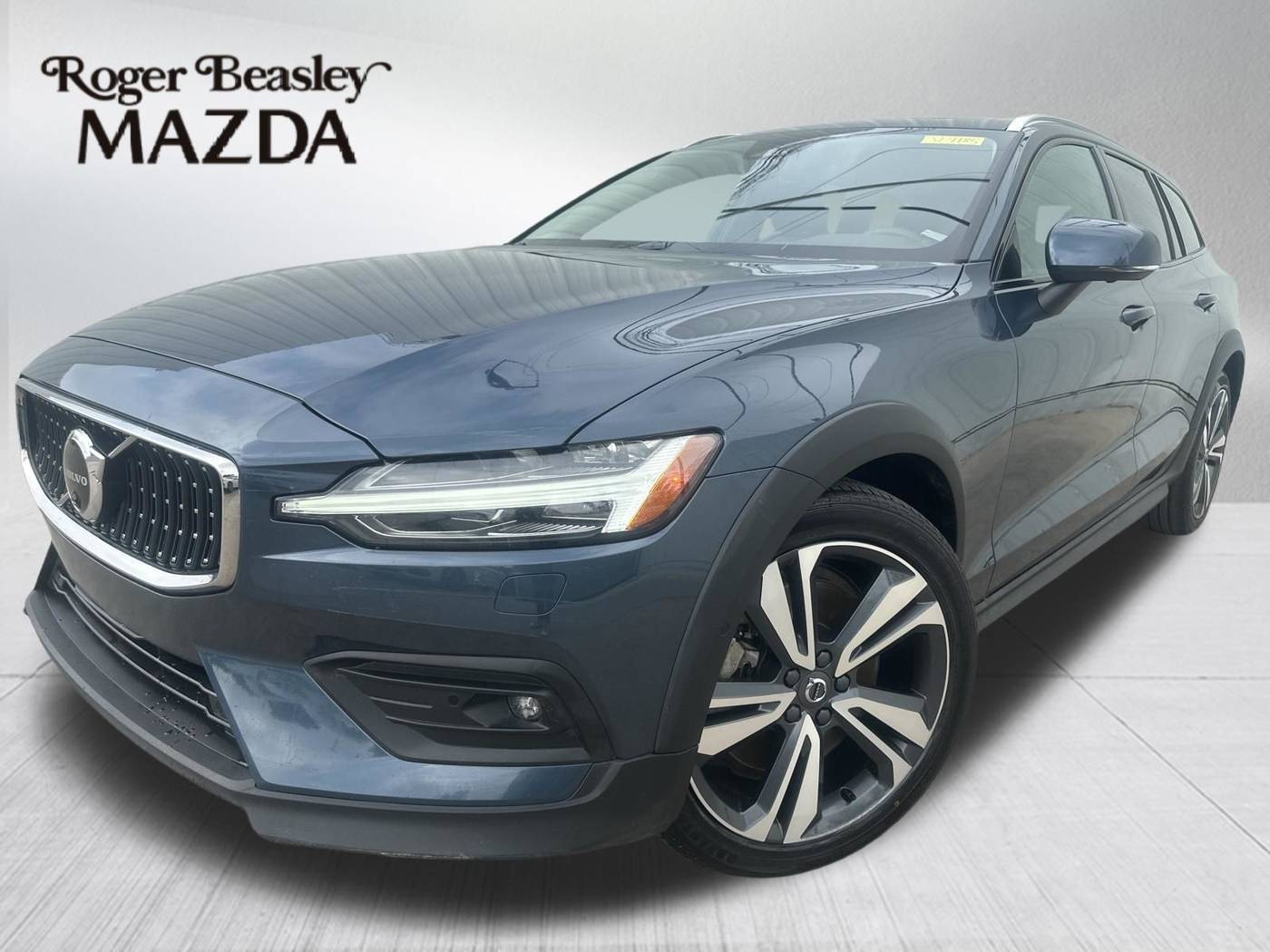 2025 Volvo V60 Cross Country Plus — Wagon — 39,975 mi — Austin, TX