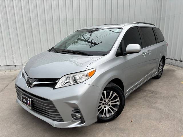 2019 Toyota Sienna L — Minivan — 104,907 mi — Austin, TX