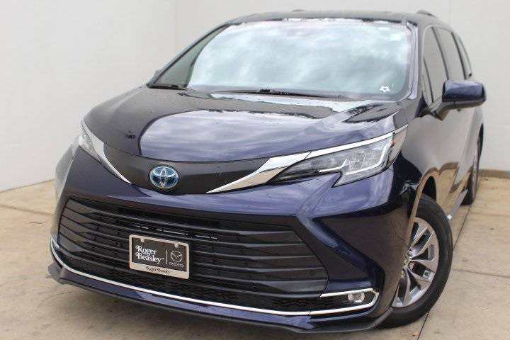 2021 Toyota Sienna XLE — Minivan — 60,425 mi — Georgetown, TX