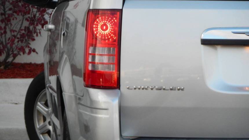 2010 Chrysler Town & Country Touring — Minivan — 62,350 mi — Melrose Park, IL