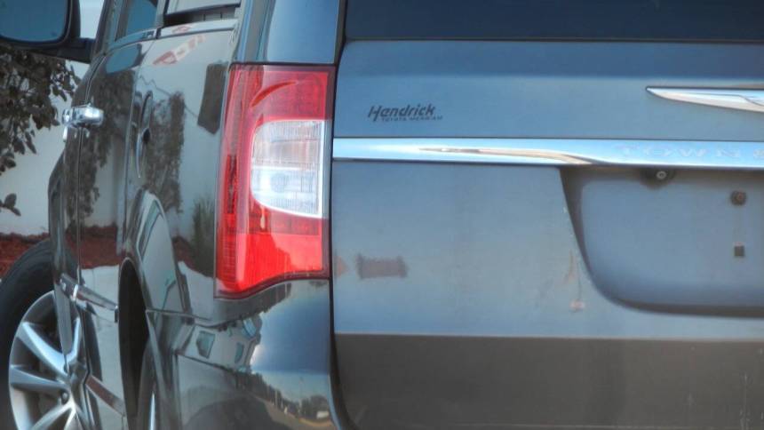 2014 Chrysler Town & Country Touring-L 30th Anniversary Edition — Minivan — 172,276 mi — Melrose Park, IL