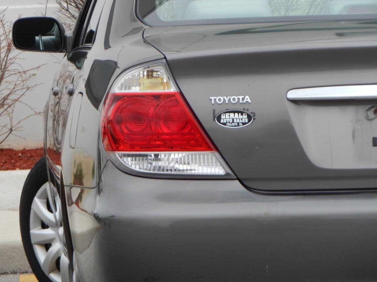 2006 Toyota Camry LE — Sedan — 111,056 mi — Melrose Park, IL