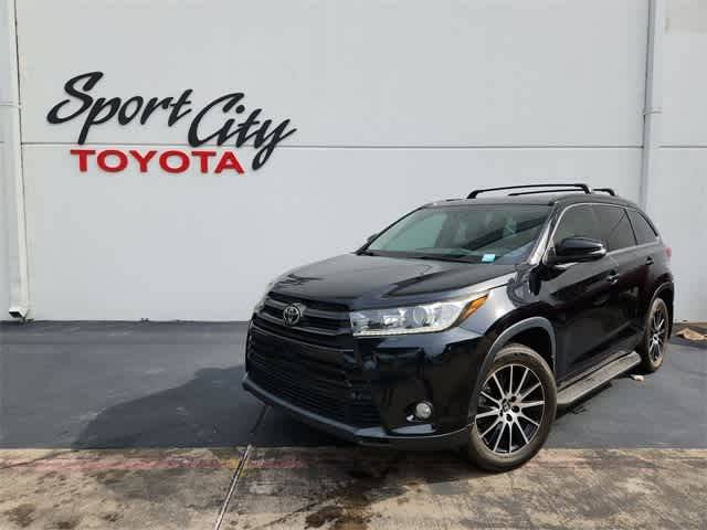 2017 Toyota Highlander SE V6 — SUV — 97,334 mi — Dallas, TX