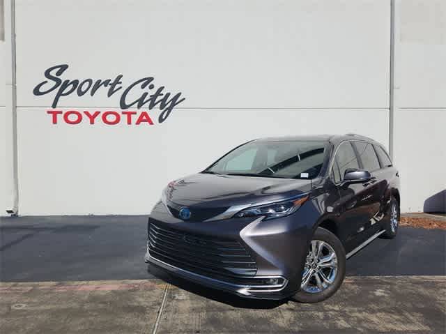 2024 Toyota Sienna Platinum — Minivan — 1,928 mi — Dallas, TX