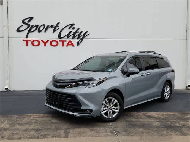 2023 Toyota Sienna Woodland Edition — Minivan — 15,603 mi — Dallas, TX