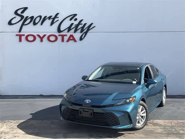 2025 Toyota Camry LE — Sedan — 690 mi — Dallas, TX