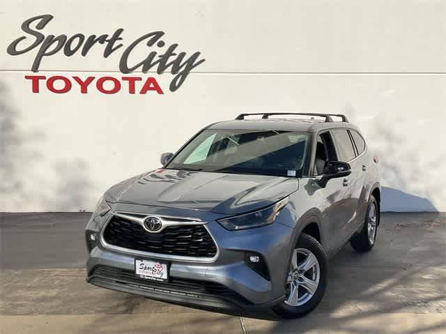2021 Toyota Highlander LE — SUV — 45,135 mi — Dallas, TX
