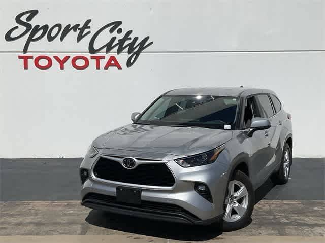 2023 Toyota Highlander LE — SUV — 10,641 mi — Dallas, TX