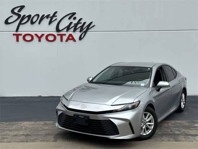 2025 Toyota Camry LE — Sedan — 1,952 mi — Dallas, TX