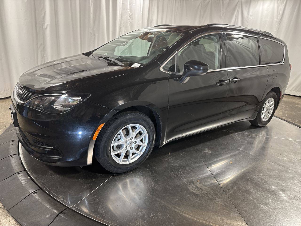2021 Chrysler Voyager LXI — Minivan — 94,466 mi — Beaverton, OR