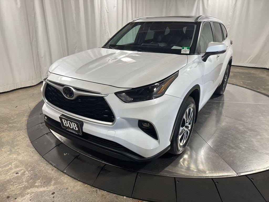 2023 Toyota Highlander XLE — SUV — 19,107 mi — Beaverton, OR