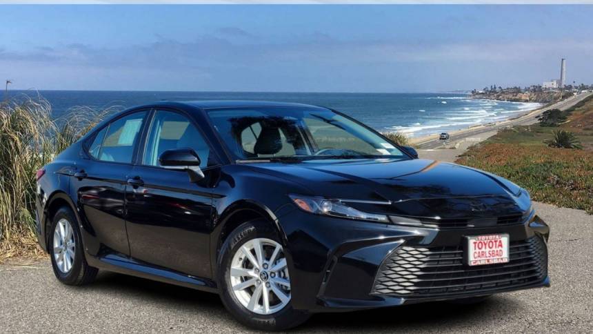 2025 Toyota Camry LE — Sedan — 2,652 mi — Carlsbad, CA