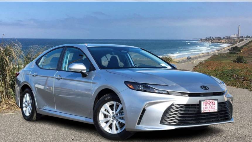 2025 Toyota Camry LE — Sedan — 1,184 mi — Carlsbad, CA