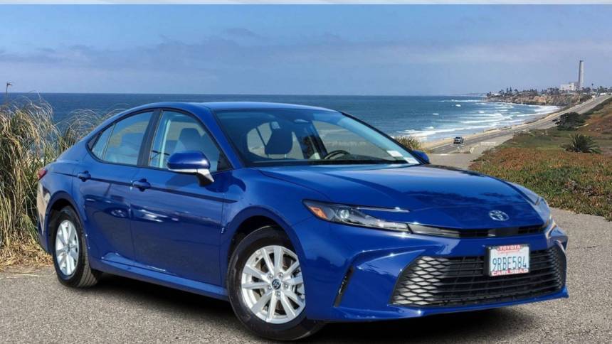 2025 Toyota Camry LE — Sedan — 1,302 mi — Carlsbad, CA
