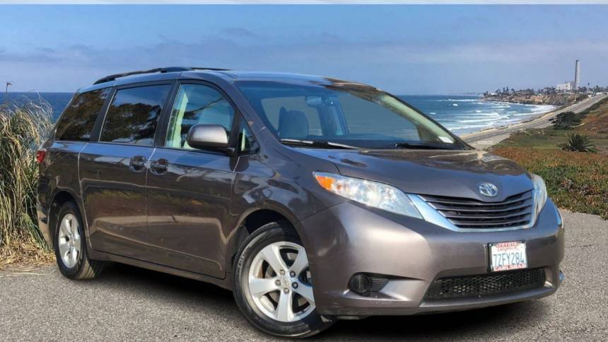 2017 Toyota Sienna LE — Minivan — 142,054 mi — Carlsbad, CA