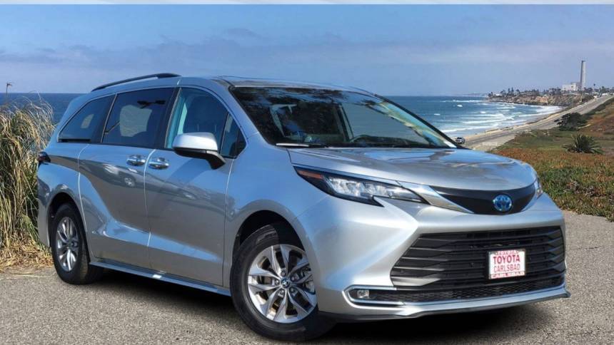 2023 Toyota Sienna XLE — Minivan — 61,747 mi — Carlsbad, CA