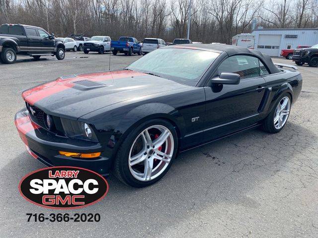 2005 Ford Mustang GT Deluxe