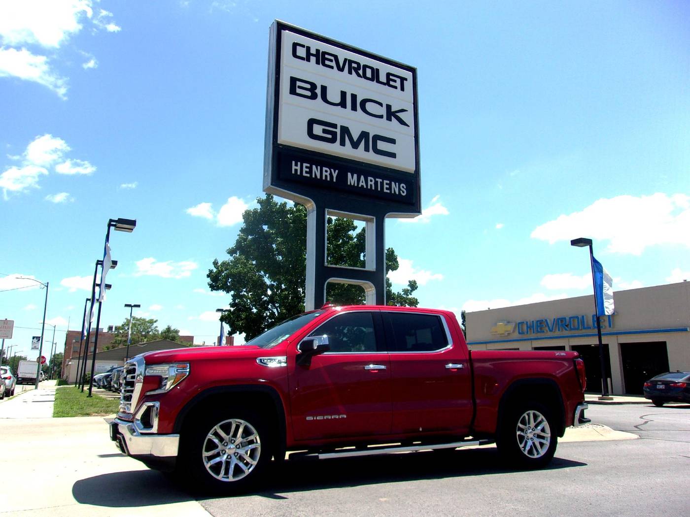 2021 GMC Sierra 1500 SLT — Pickup Truck — 59,951 mi — Leavenworth, KS