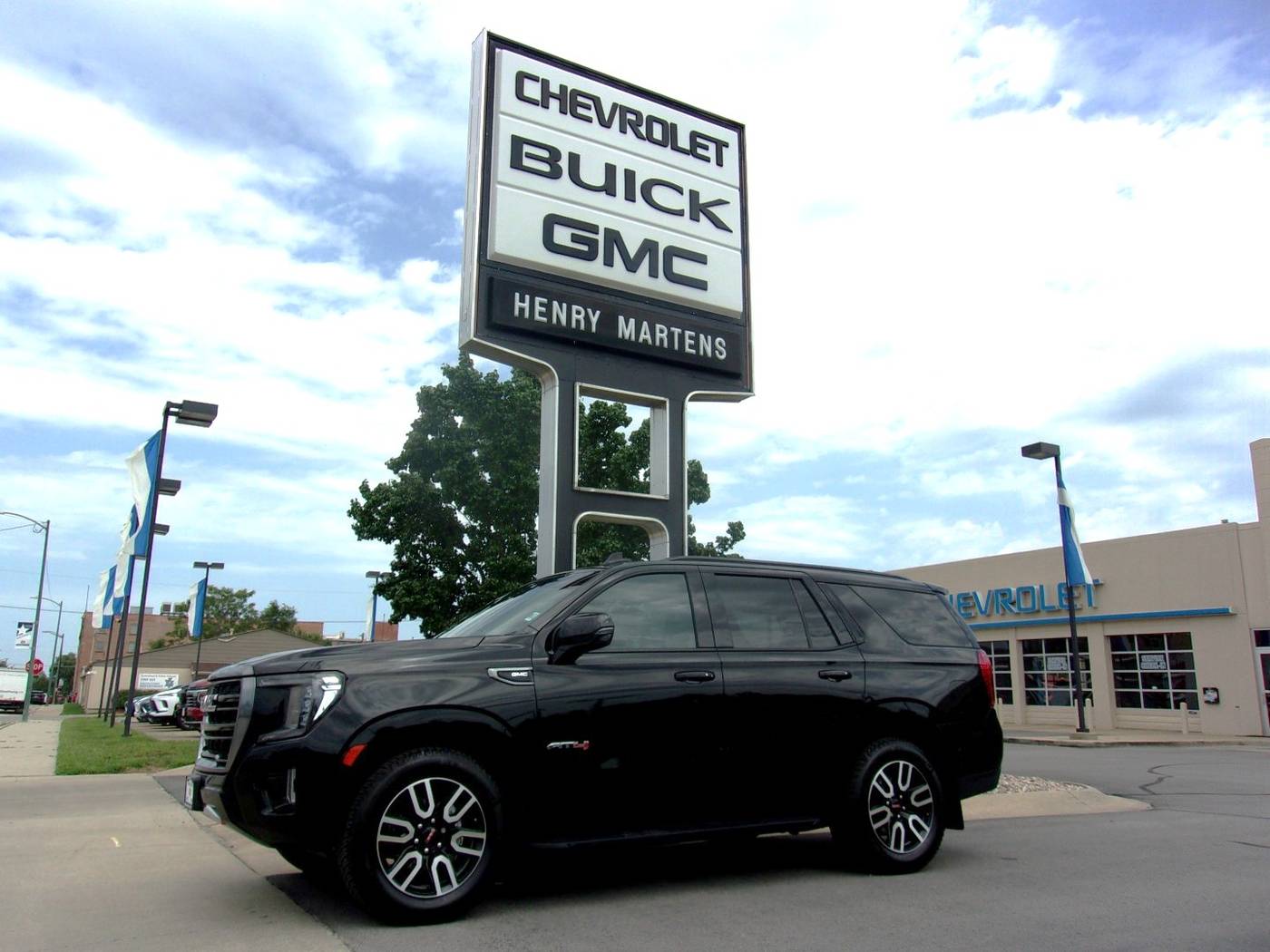 2023 GMC Yukon AT4 — SUV — 54,884 mi — Leavenworth, KS